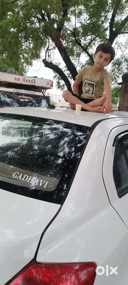 Maruti Suzuki Dzire 2017 12 Mahino