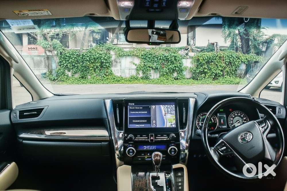 Toyota Vellfire 2.5 Executive Lounge, 2023, Petrol