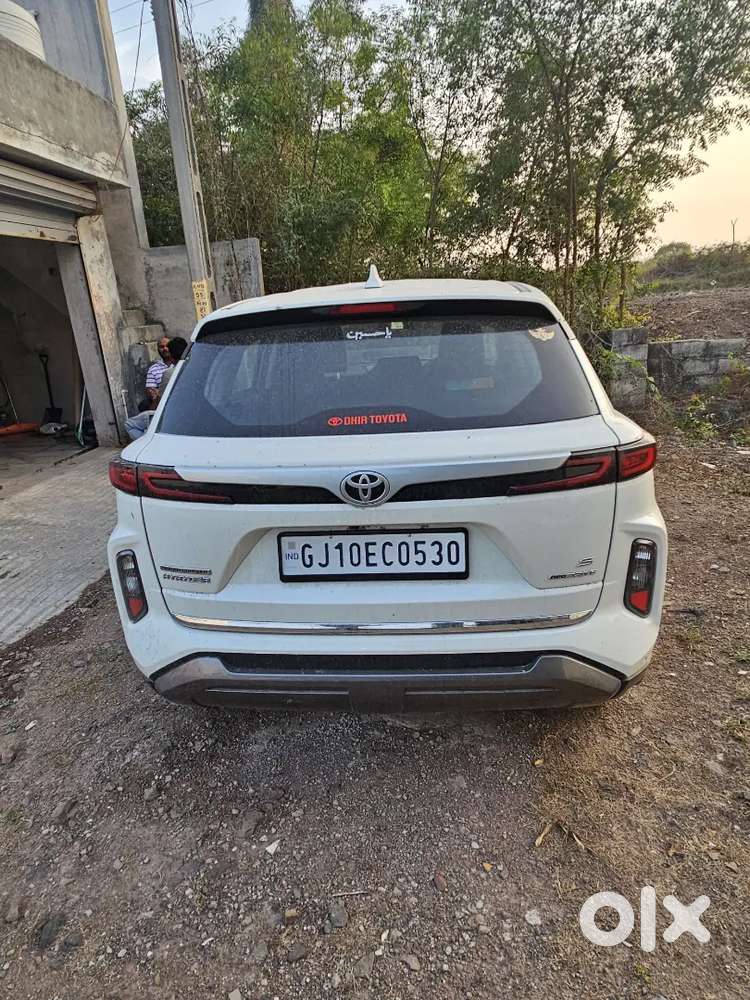 Toyota Hyryder S 
White Colour 
Automatic, Neo Drive