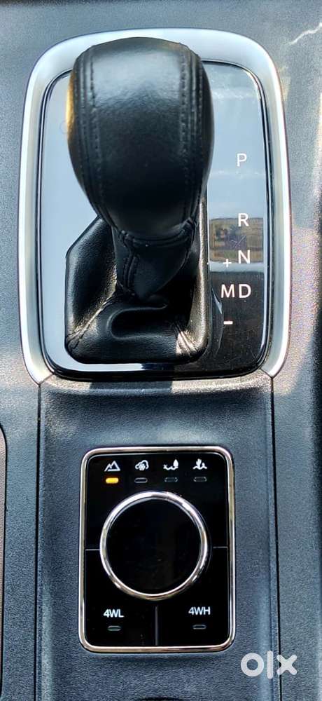 Mahindra Xuv700 2.2 Ax 5 Diesel Mt 7 Str, 2025, Petrol