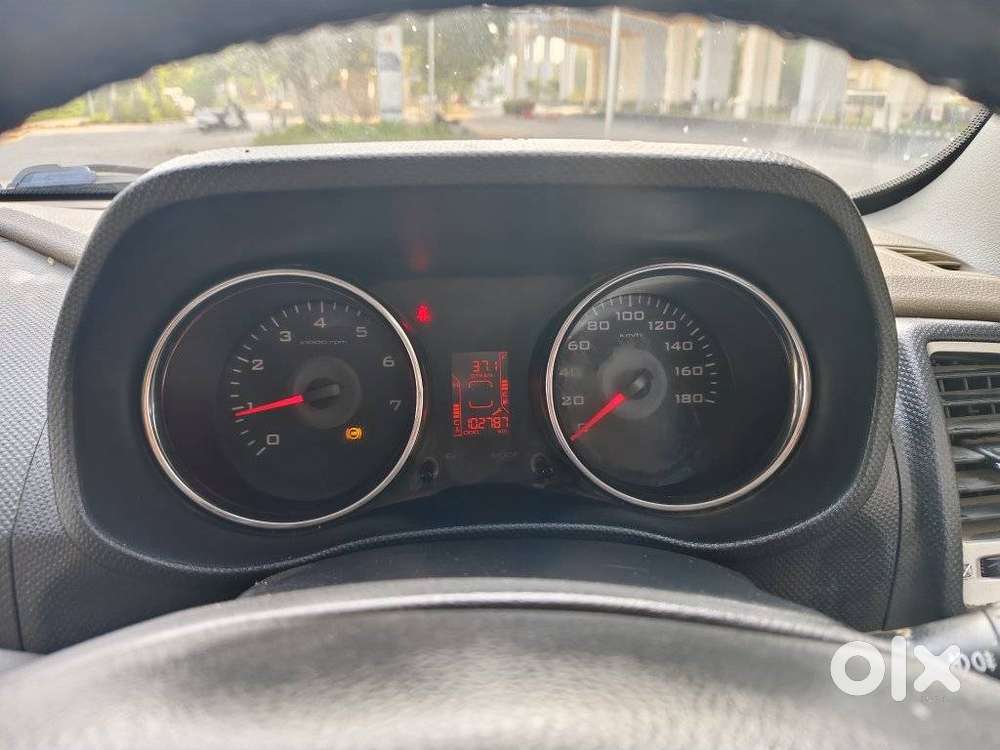 Mahindra Tuv 300 Mhawk100 T8 Dual Tone, 2018, Diesel