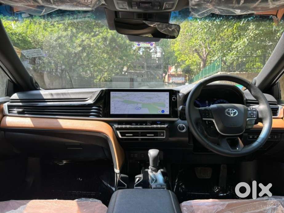 Toyota Camry Hybrid, 2025, Petrol