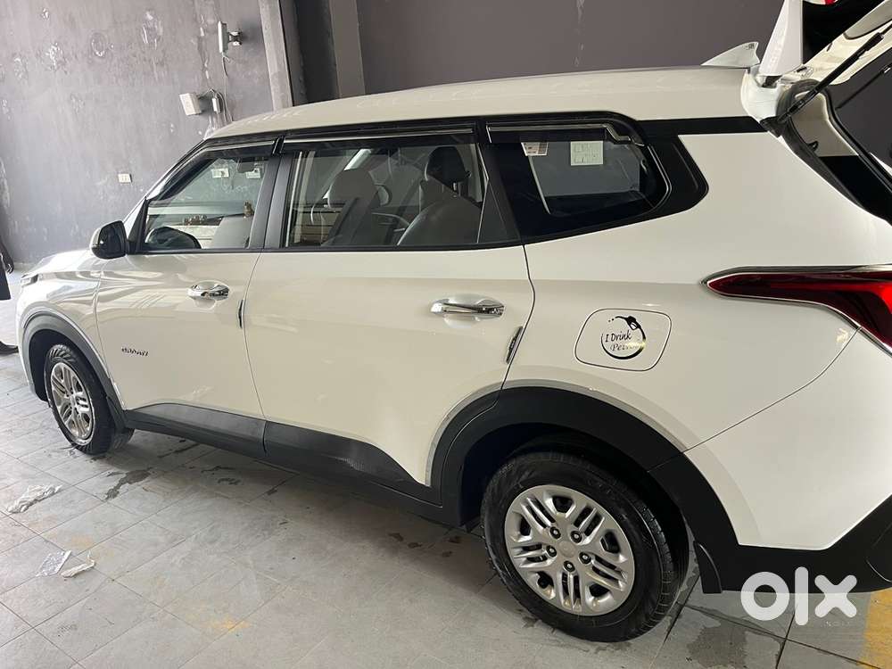 Kia Carens 2025 Petrol Well Maintained