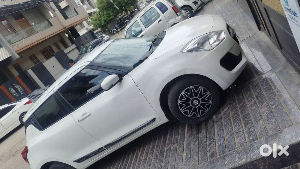 Maruti Suzuki Swift Vxi + Manual, 2022, Petrol