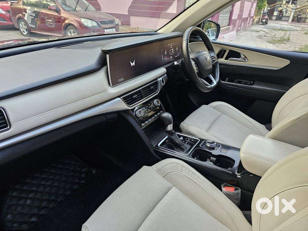 Mahindra Xuv700 2.2 Ax 7 Diesel At Luxury Pack Str, 2024, Diesel