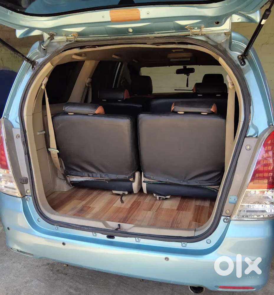 Toyota Innova 2005 Petrol Car