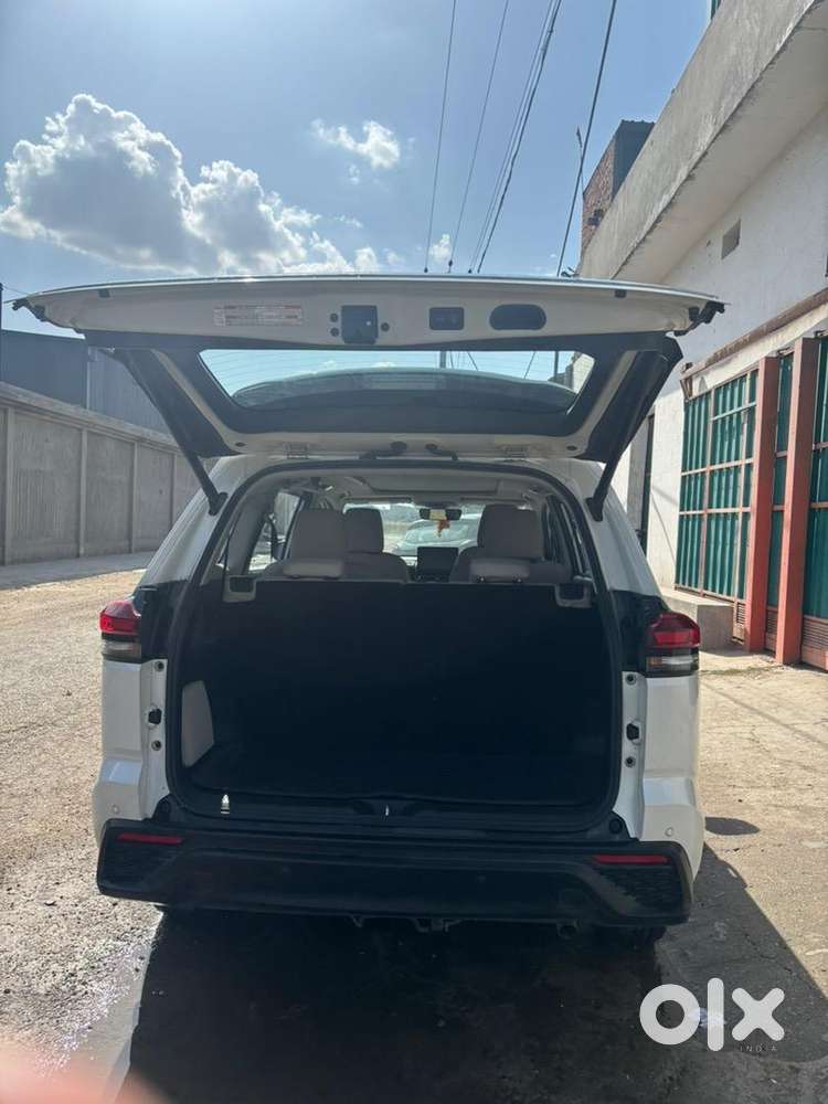 Maruti Suzuki Invicto 2024 Hybrids 47000 Km Driven