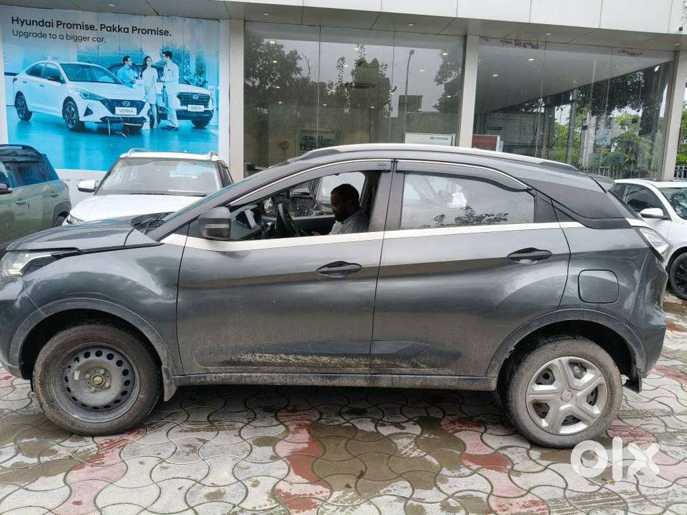Tata Nexon 1.2 Revotron Xm (s), 2023, Petrol