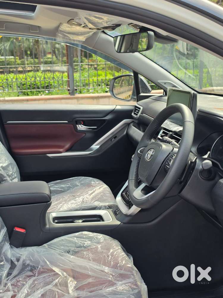 Toyota Innova Hycross 2.0 Zx (o) Hybrid 7 Str, 2025, Petrol