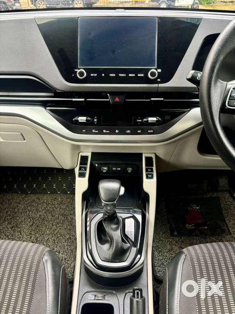 Kia Carens 1.5 Prestige Plus Diesel 7 Str Imt, 2023, Petrol