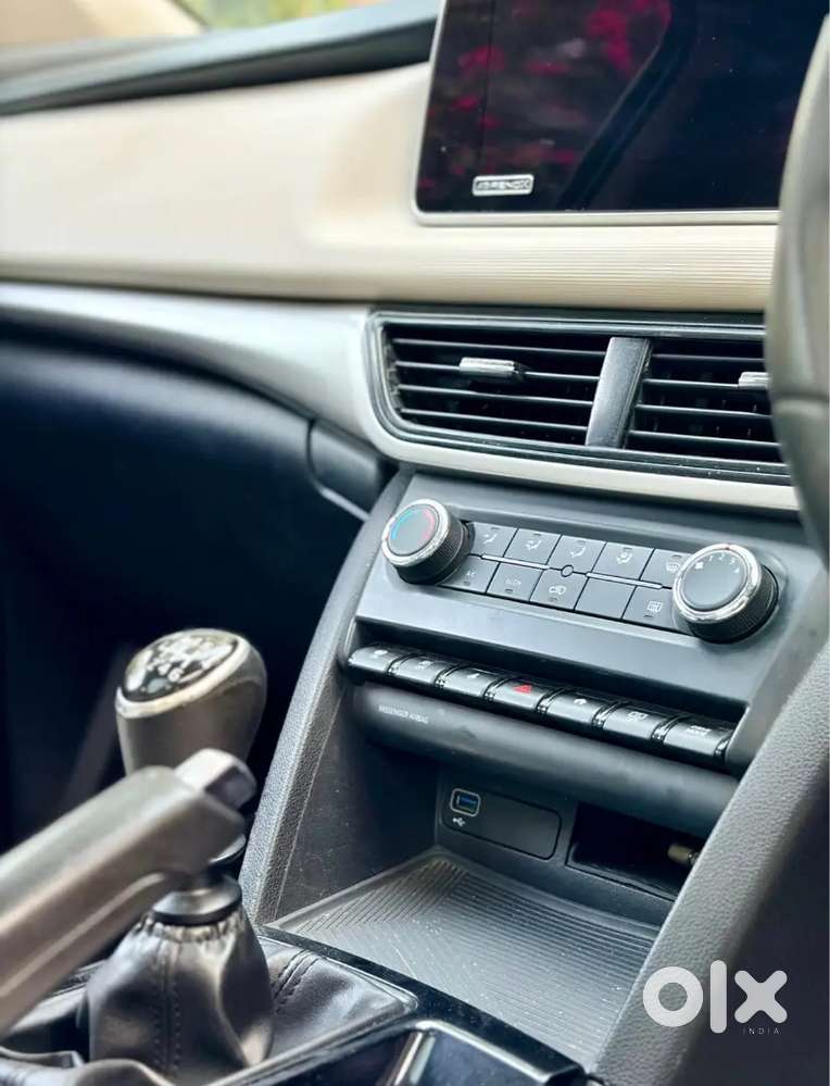 Mahindra Xuv700 With Sunroof