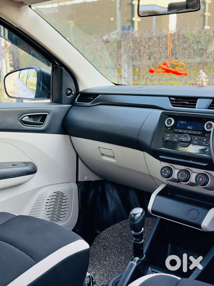 Renault Triber Rxl, 2023, Petrol