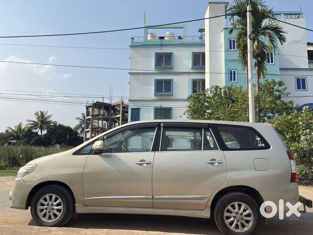 Toyota Innova 2.5 Vx 8 Str Bs-iii, 2015, Diesel