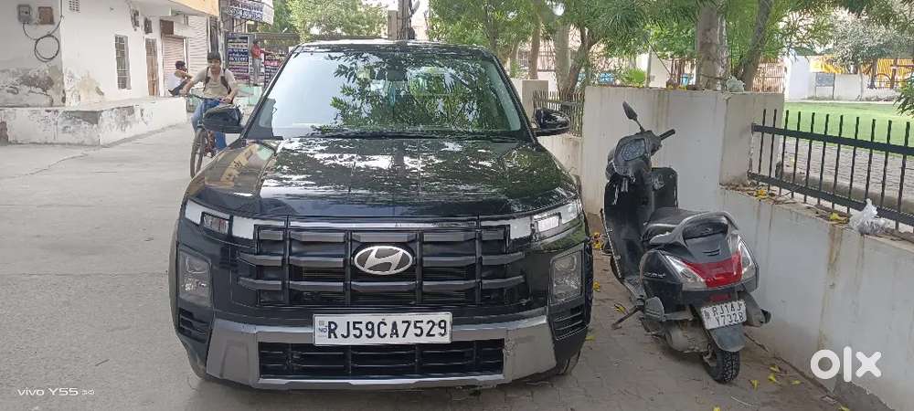 A Black Hyundai Creta Suv