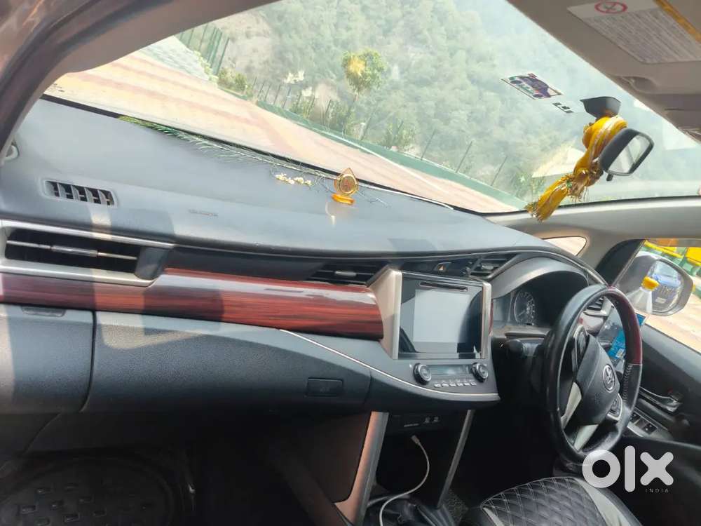 Toyota Innova Crysta 2016 Petrol 240200 Km Driven