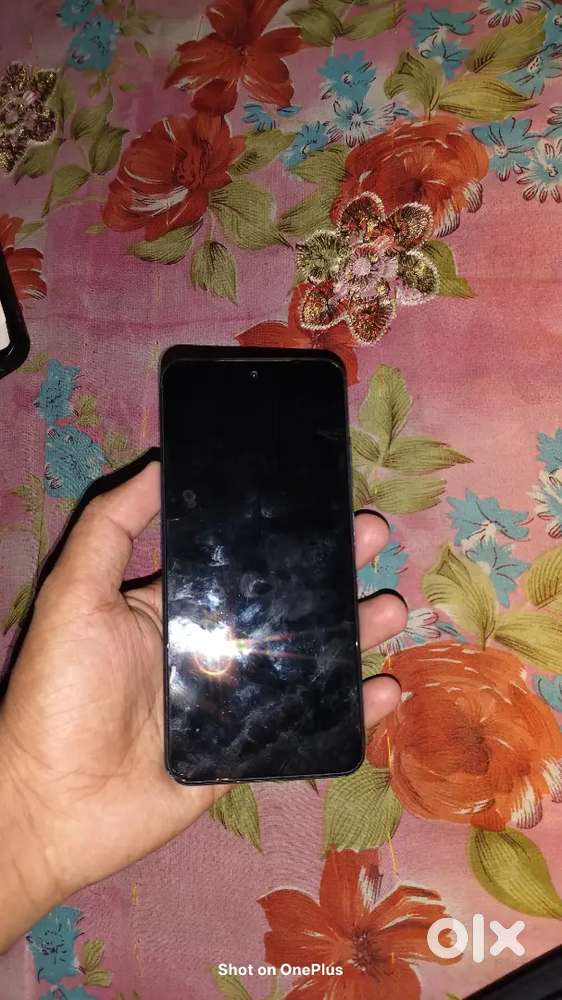 Redmi note 11 4.64 me hai charge bhi hai