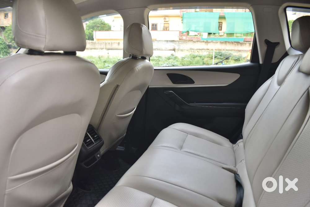 Mahindra Xuv700 2.2 Ax 5 Diesel At Str, 2022, Diesel