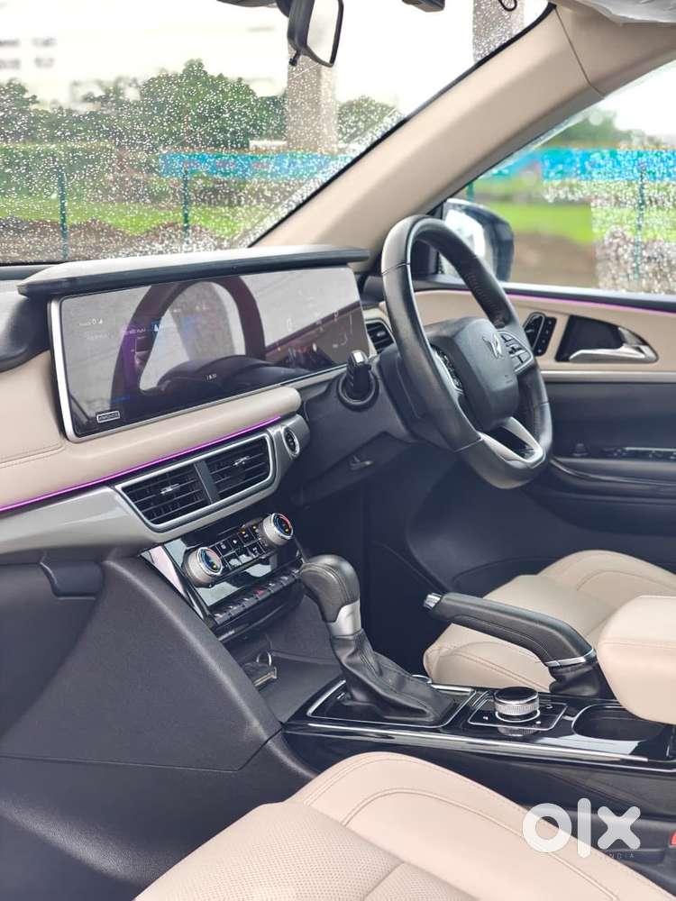 Mahindra Xuv700 2.2 Ax 7 Diesel At Str, 2024, Diesel