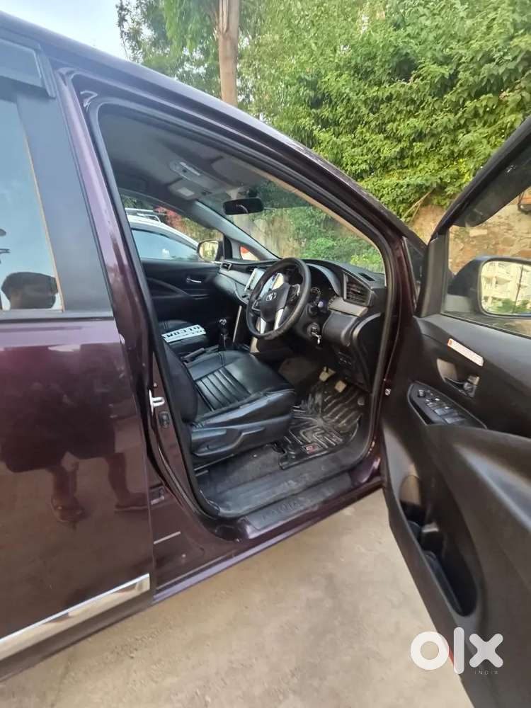 Innova Crysta 2.4g 7 Seater