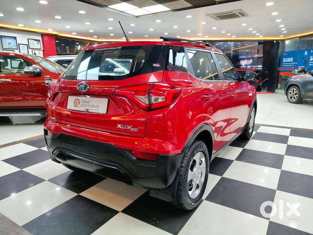 Mahindra Xuv300 1.2 W6 Amt Petrol, 2022, Petrol
