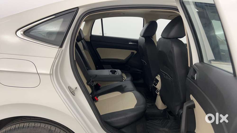 Skoda Slavia Style 1.0l Tsi Mt, 2022, Petrol