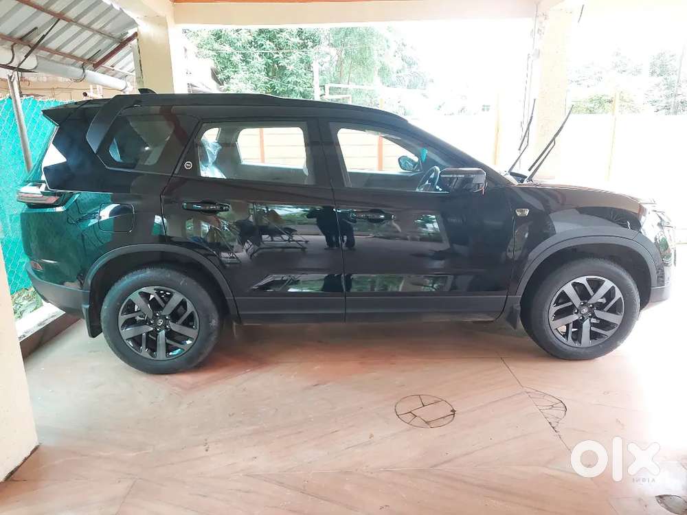 Tata Safari Black Edition 2023