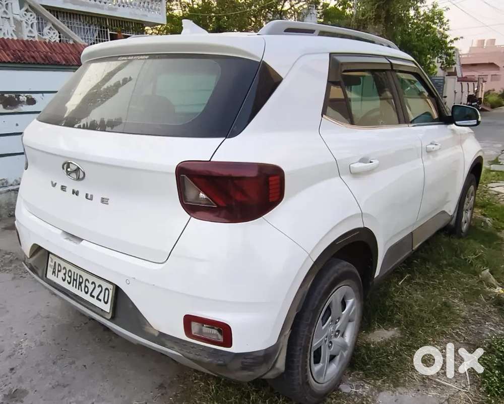 Hyundai Venue 2021 Petrol Well Maintained