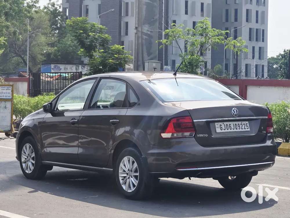 Volkswagen Vento Highline Automatic 2016 Petrol