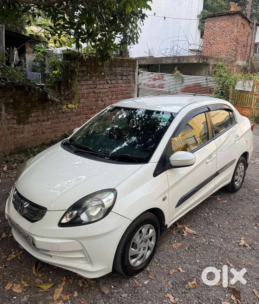 Honda Amaze Diesel 2014 .. 25kmpl mileage 5 tyre new hai showroom con