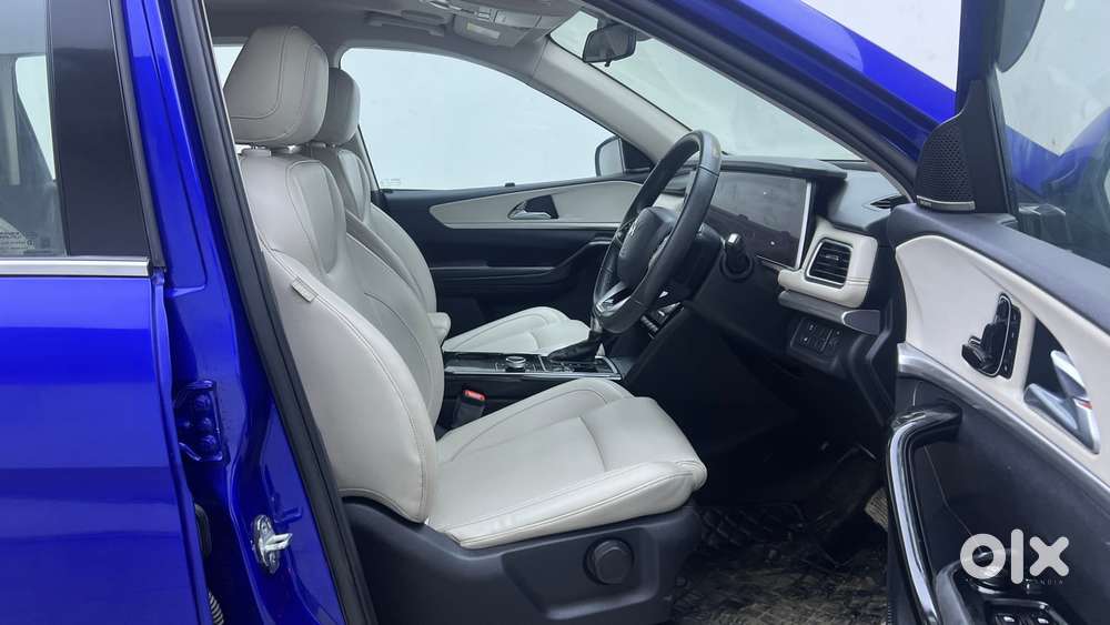 Mahindra Xuv700 2.0 Ax 7 Petrol At Luxury Pack Str, 2022, Petrol