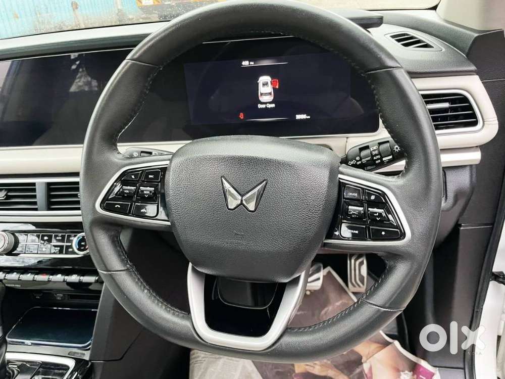 Mahindra Xuv700 2.0 Ax 7 Petrol At Luxury Pack Str, 2024, Petrol