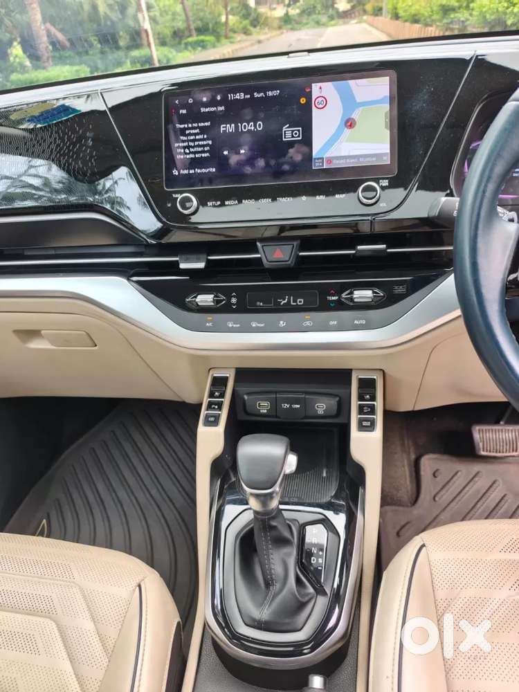 Kia Carens 1.4 Luxury Plus Dct 7 Str, 2022, Petrol