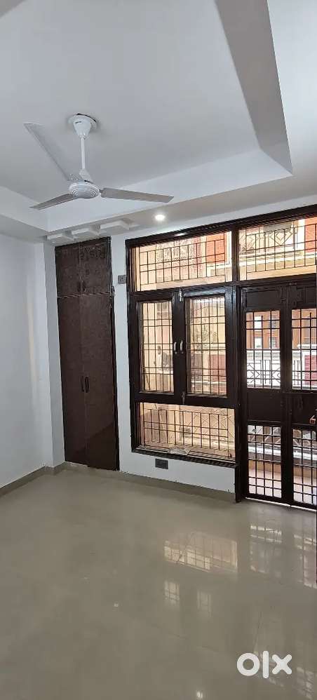 This 2 bhk corner 1 floor in Vasundhara Ghaziabad