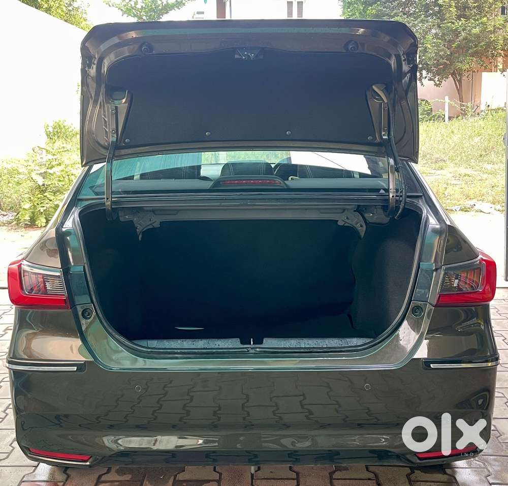 Honda Amaze 2nd Gen Vx, 2025, Petrol