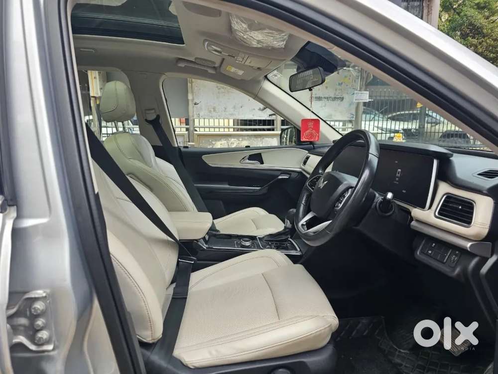 Mahindra Xuv700 2.2 Ax 7 Diesel At Luxury Pack Str, 2022, Diesel