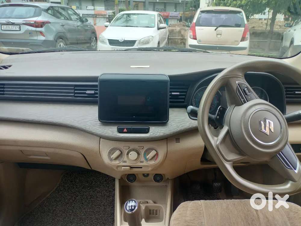 Maruti Suzuki Ertiga 7 Seater Smart Hybrid First Owner White Color