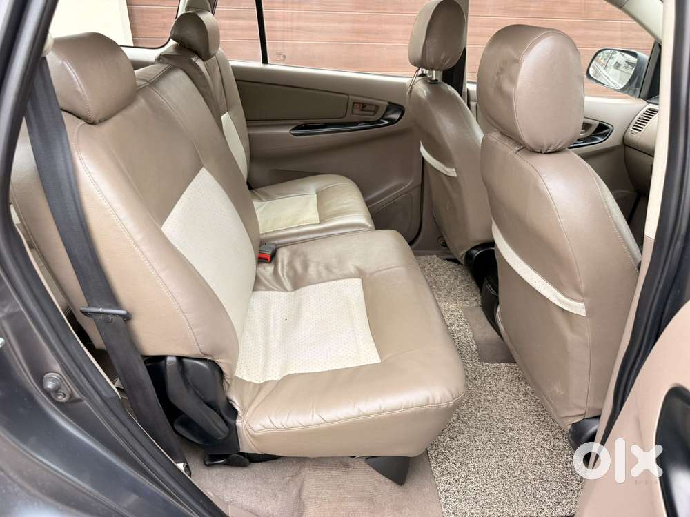 Toyota Innova 2.5 G (diesel) 8 Seater Bs Iv, 2015, Diesel