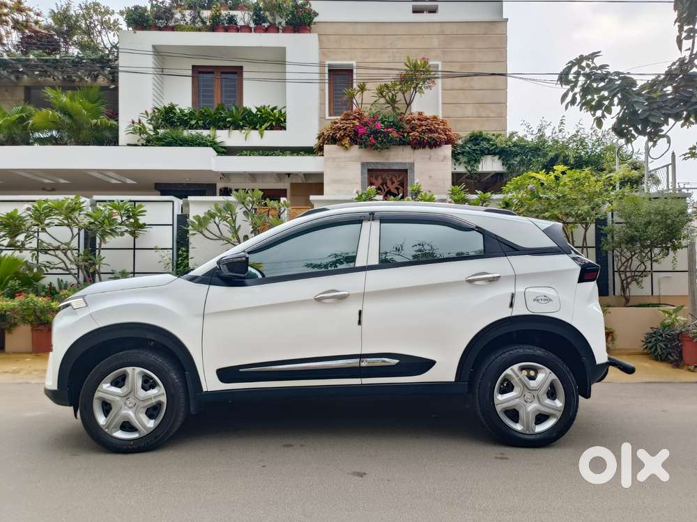 Tata Nexon Smart Plus1.2 Revotron Petrol 5 Mt, 2024, Petrol