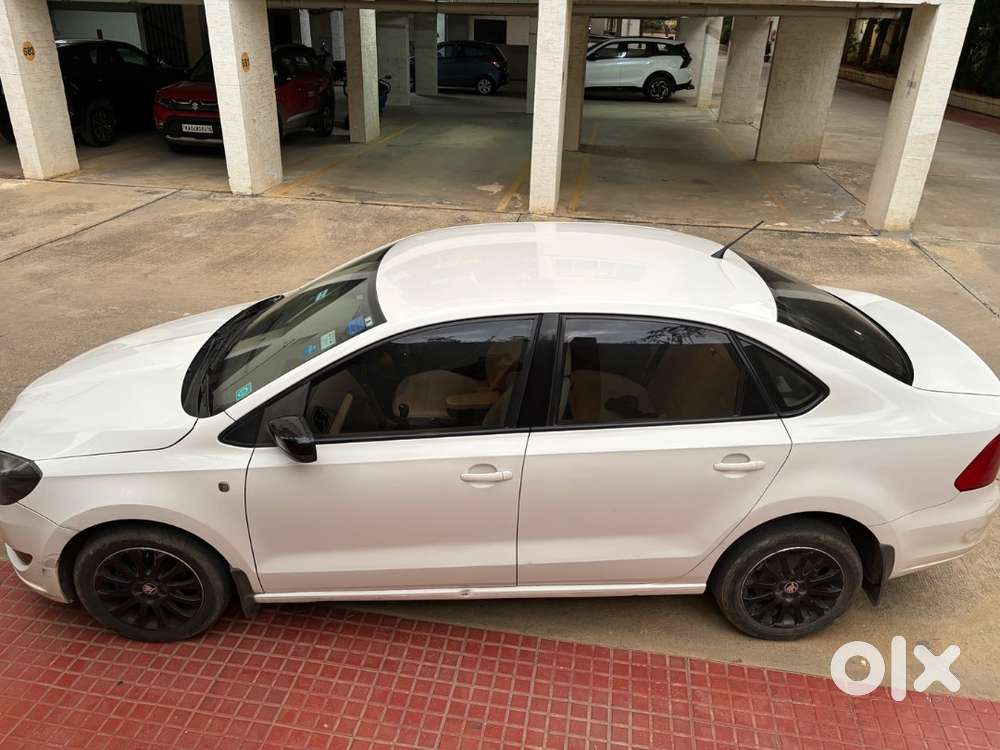 Skoda Rapid 1.6 Mpi Elegance Plus Black Edition  2015