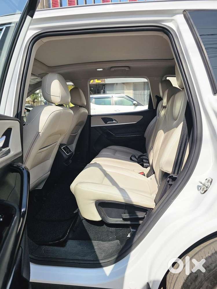Mahindra Xuv700 Ax7l