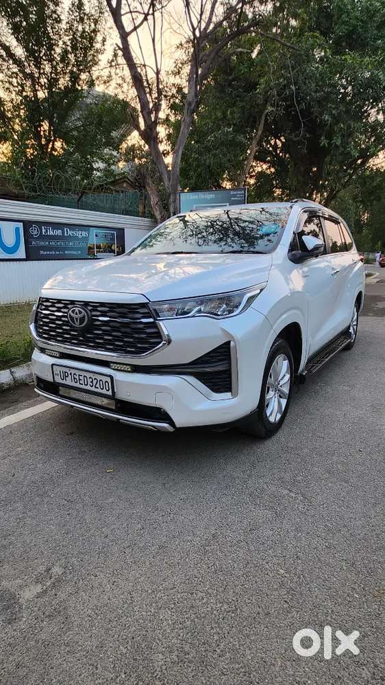 Toyota Innova Hycross 2024 Petrol Well Maintained