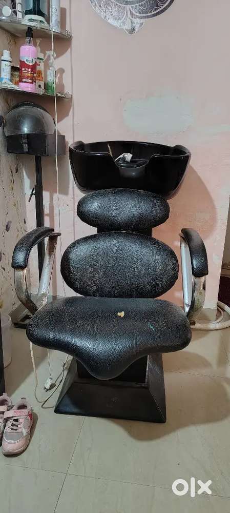 Beauty parlour/ salon