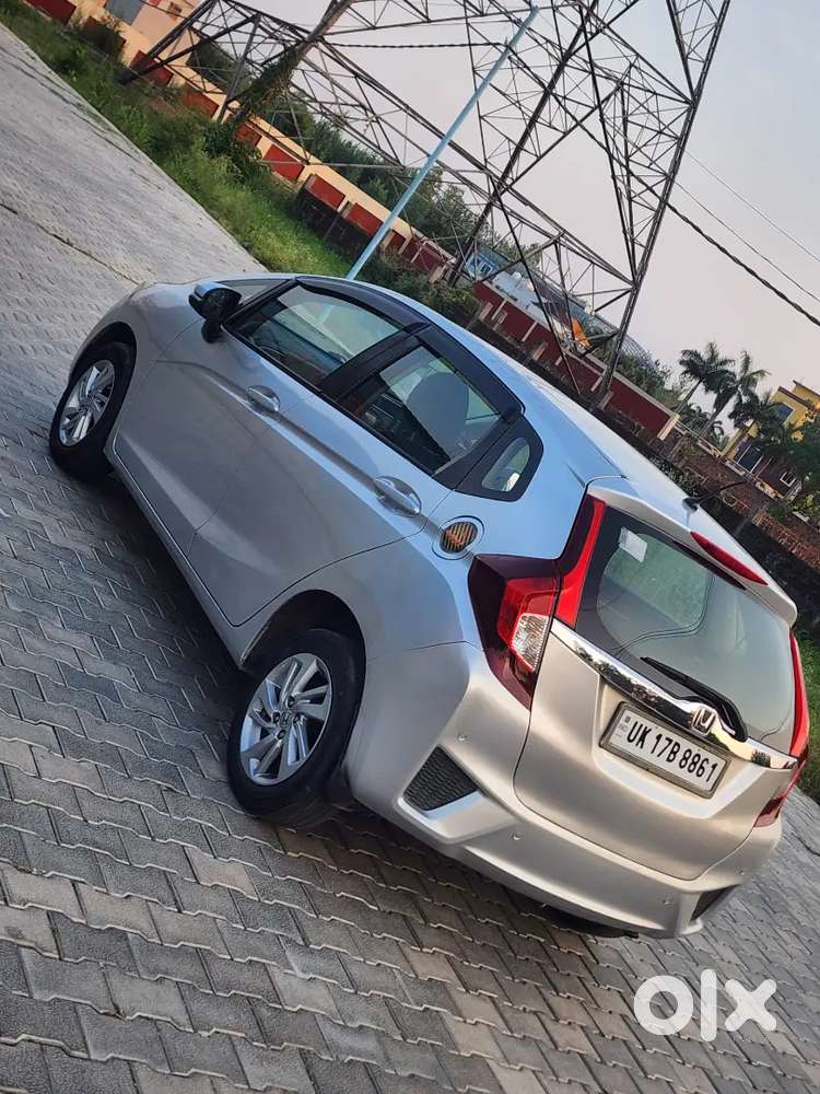 Honda Jazz V 
Power Windows 
Power Steering 
Power Break
