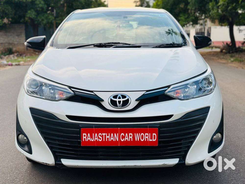 Toyota Yaris V Cvt, 2018, Petrol
