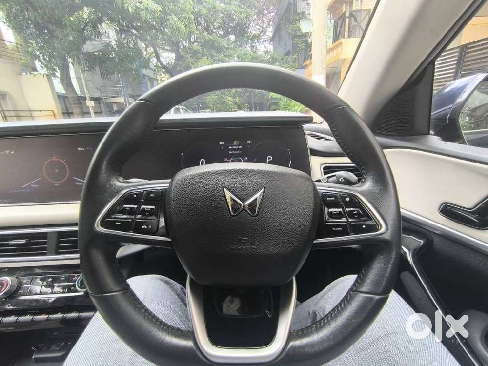 Mahindra Xuv700 2.0 Ax 7 Petrol At Str, 2022, Petrol