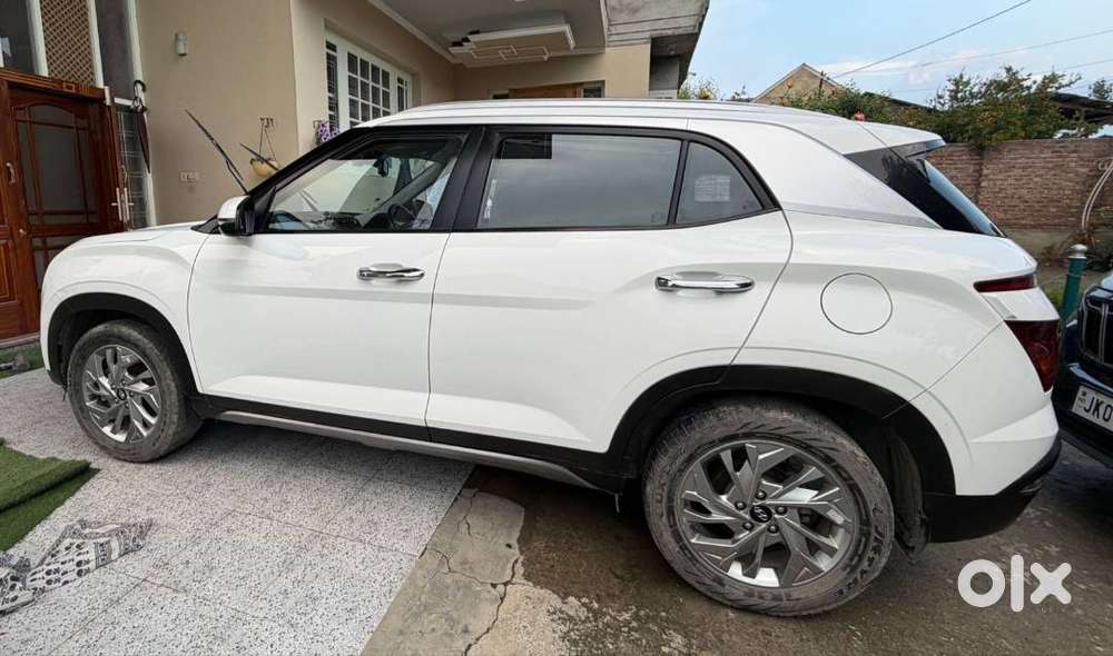 Panaromic Sunroof, Extended Warranty Upto Jan 2028, Milage 17-18 Ave