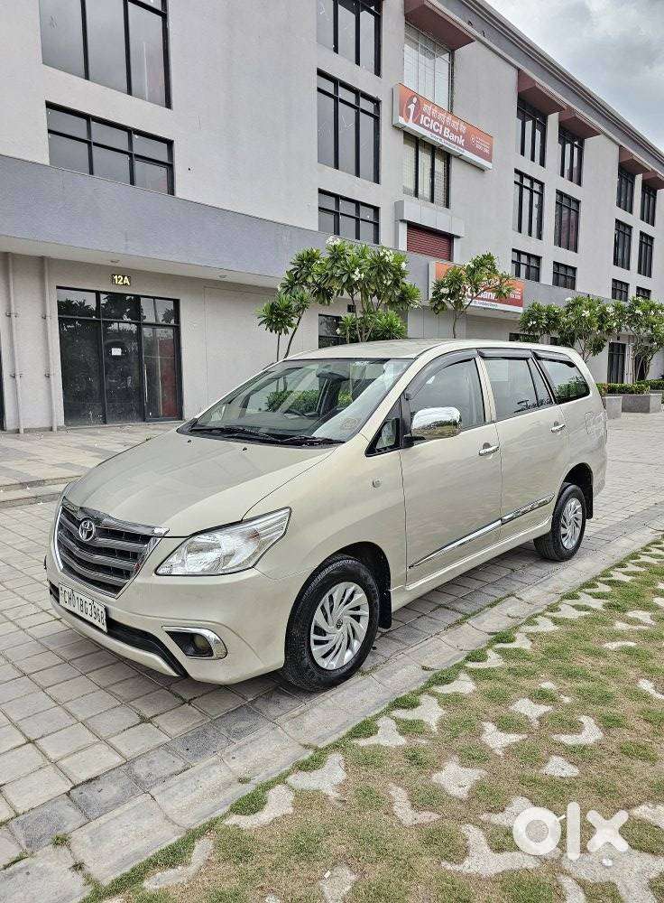 Toyota Innova 2.5 G (diesel) 8 Seater Bs Iv, 2016, Diesel