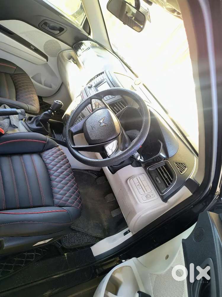 Mahindra Xuv 300 W6 Model With Sunroof