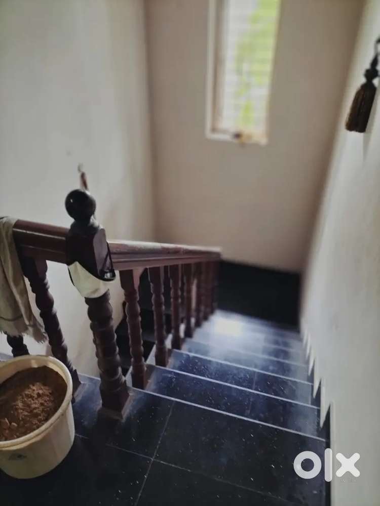4 BHK HOUSE IN 10 CENT KARAKULAM -MULLASSERI ROAD HIGH SCHOOL JUNCTION