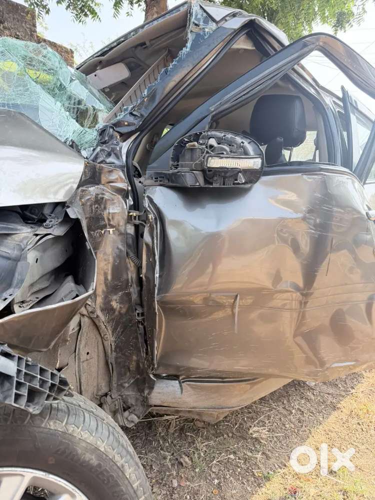 Accident Car Outdoor Damage No Inner